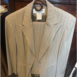 Jones New York Suit separates.Jacket is size 12, pants are a size 16.